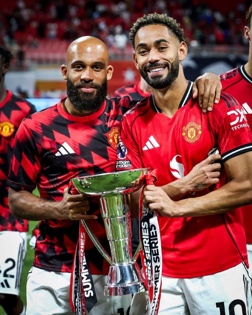 曼联10月队内最佳候选：库尼亚、姆伯莫、拉门斯、德里赫特