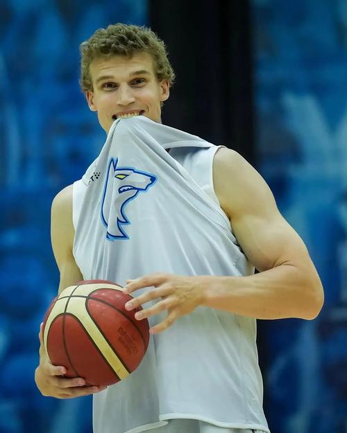 【评选】10月28日NBA最佳球员:马尔卡宁