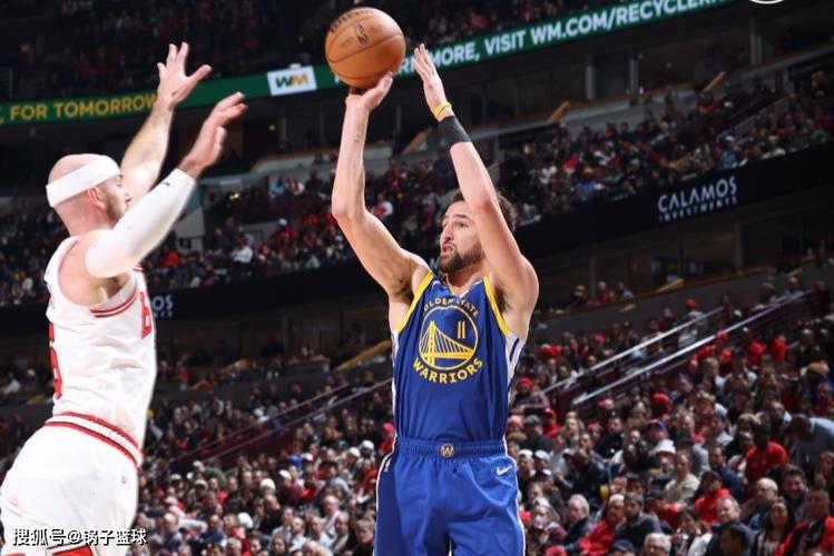 里奇:上半场我们的失误太多,下半场有所改善并展现了实力