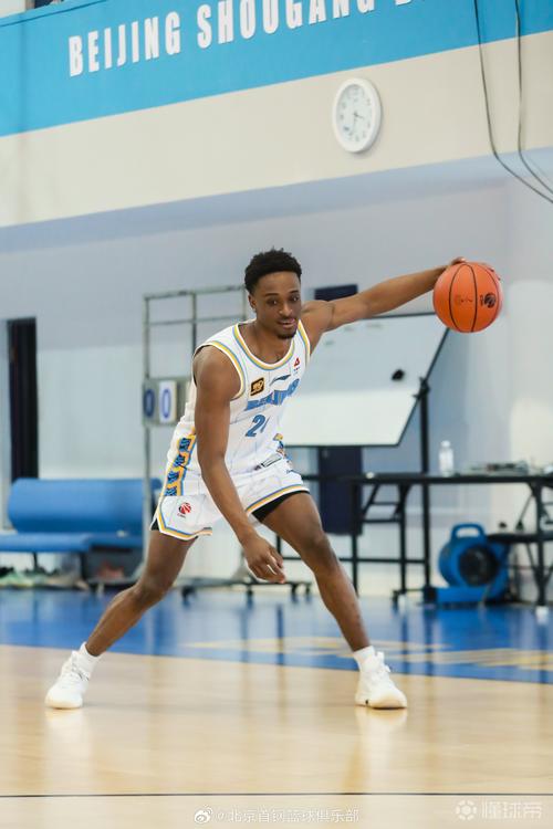 详细阅读:谁家外援提前一个小时到训练场?纳托尔正式报到! 谁家外援提前一个小时到训练场?纳托尔正式报到!