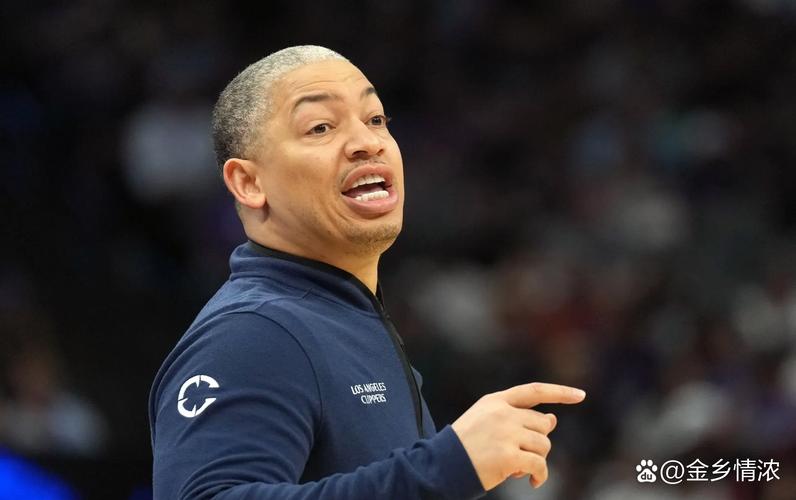 详细阅读:船记:赛后采访中卢不经意间提到比尔的缺阵对这种比赛很关键 船记:赛后采访中卢不经意间提到比尔的缺阵对这种比赛很关键