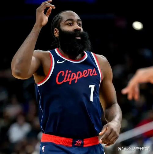 详细阅读:键盘侠|詹冠里戴 受吾一拜!众所周知 哈登人称小里夫斯! 键盘侠|詹冠里戴 受吾一拜!众所周知 哈登人称小里夫斯!