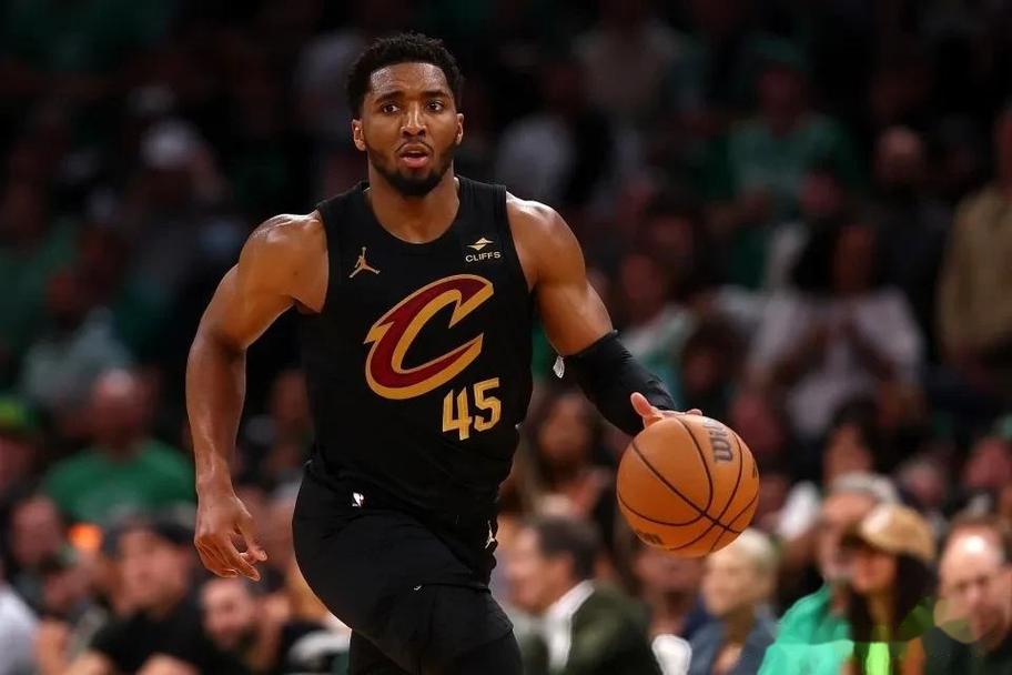 多诺万·米切尔：比起开局15胜0负 我更喜欢球队12胜7负