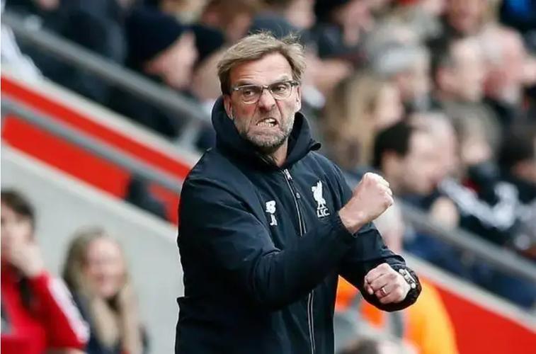 😳6500万欧打水漂？22岁西蒙斯16场0球，5年合同周薪22万欧